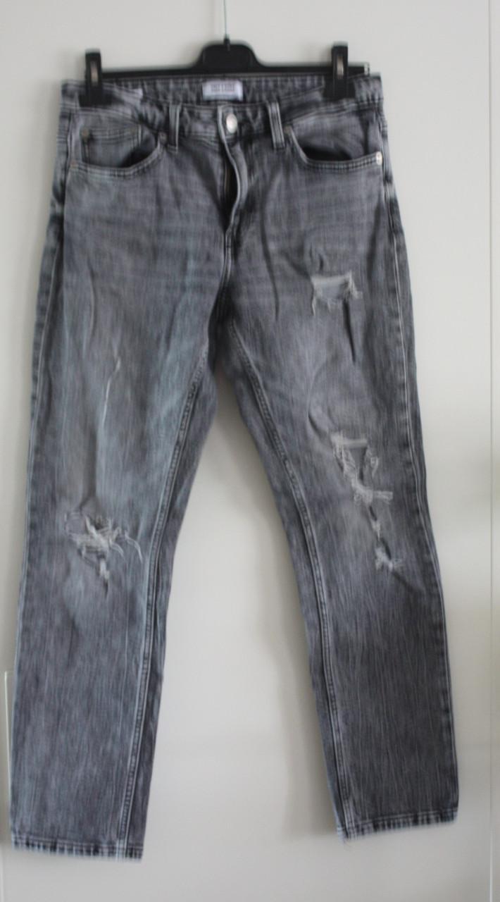 Grijs groene broek met gaten maat 32-32