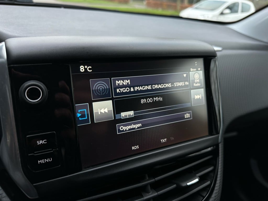 Peugeot 208 1.2t première // automaat //