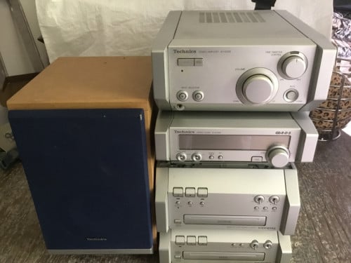 Stereo toren technick / cassettespeler/ C.D./ mooi geluid/ inclusief 2 boxe
