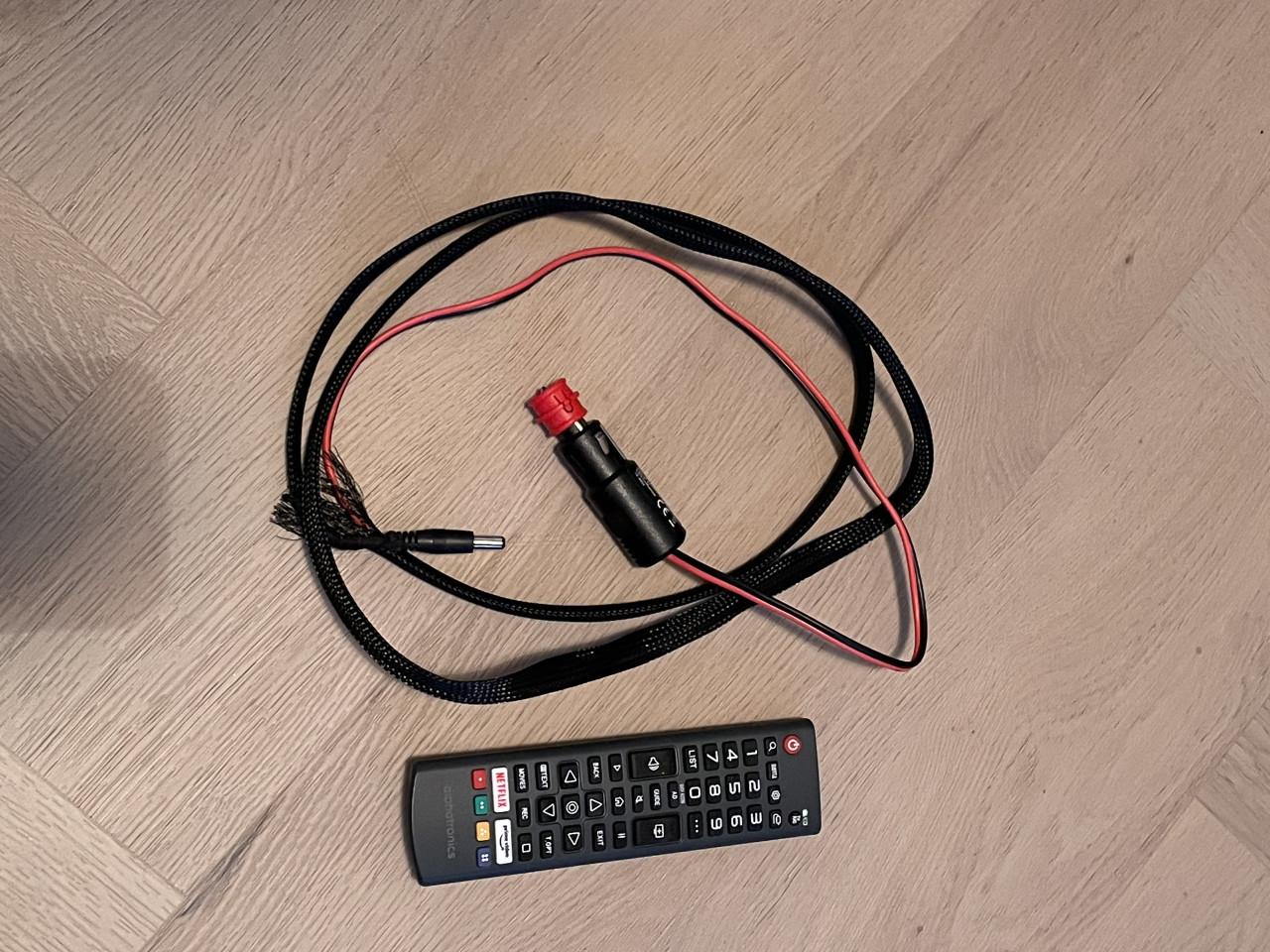 TV (Alphatronics) met ophangbeugel voor in Camper / Caravan