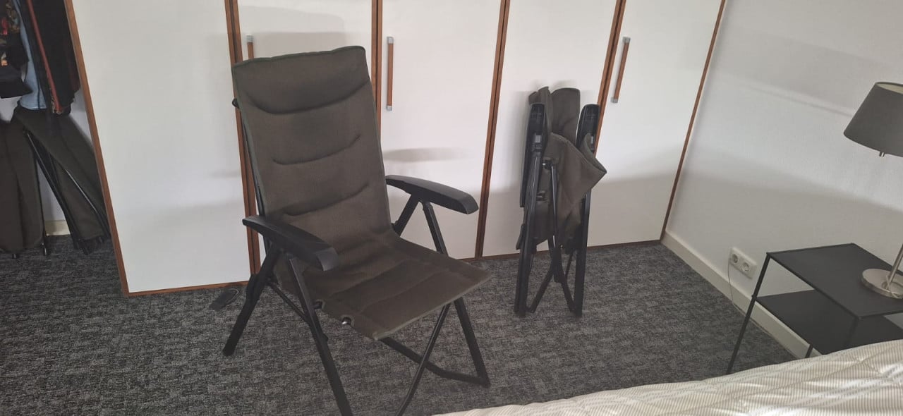Terras stoelen met voetenbank.