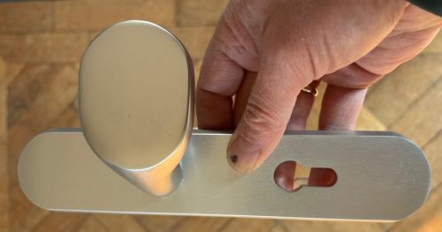 Veiligheidsschilden met vaste knop en draaiknop