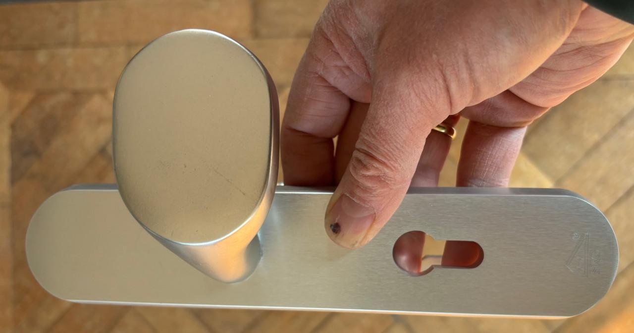 Veiligheidsschilden met vaste knop en draaiknop