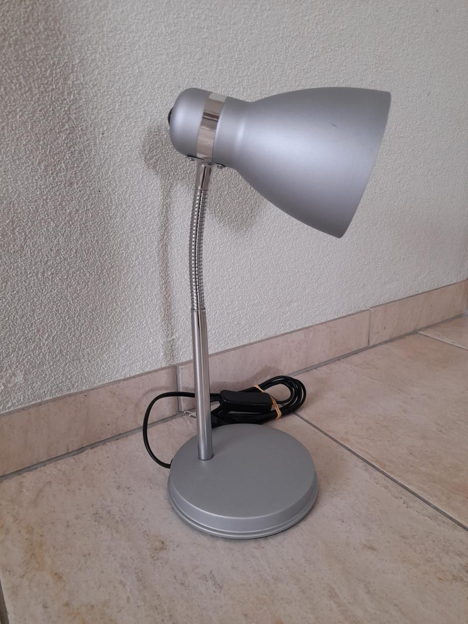 Bureau lamp ( z.g.a.n.)  werkt naar behoren!