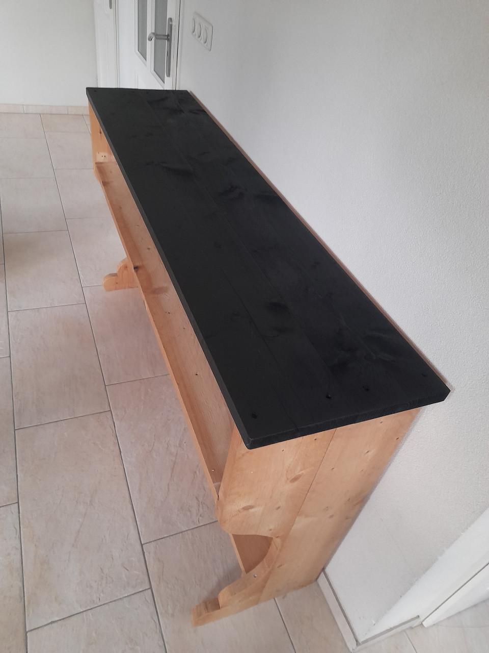 Stoere massief houten side table 165 x 39 x 93.5H ( in goede staat )