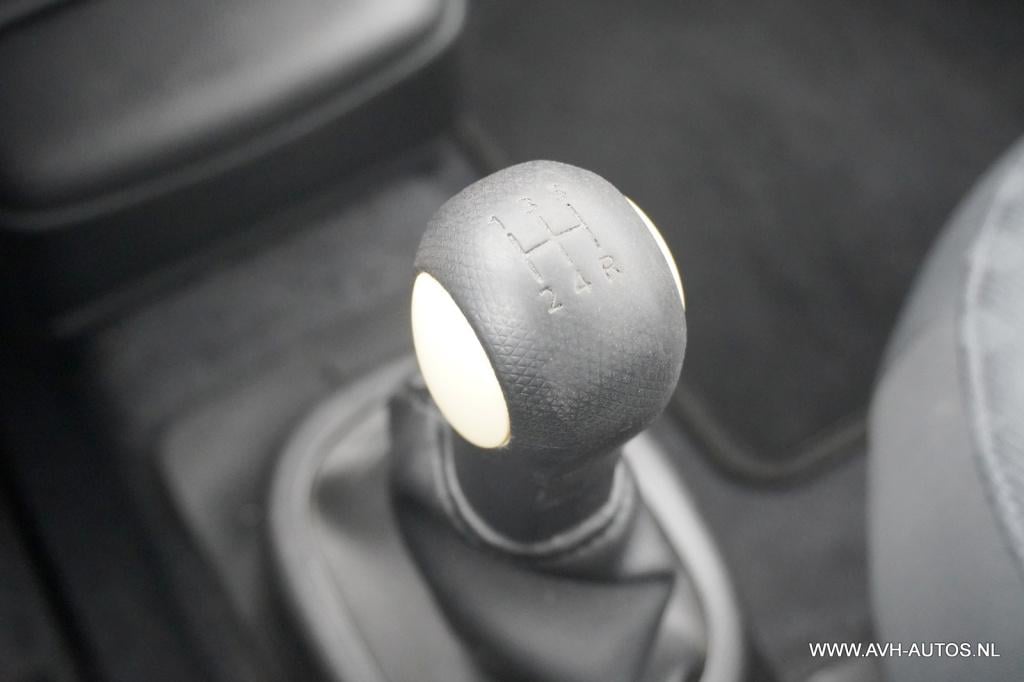 Nissan Micra 1.0 basis