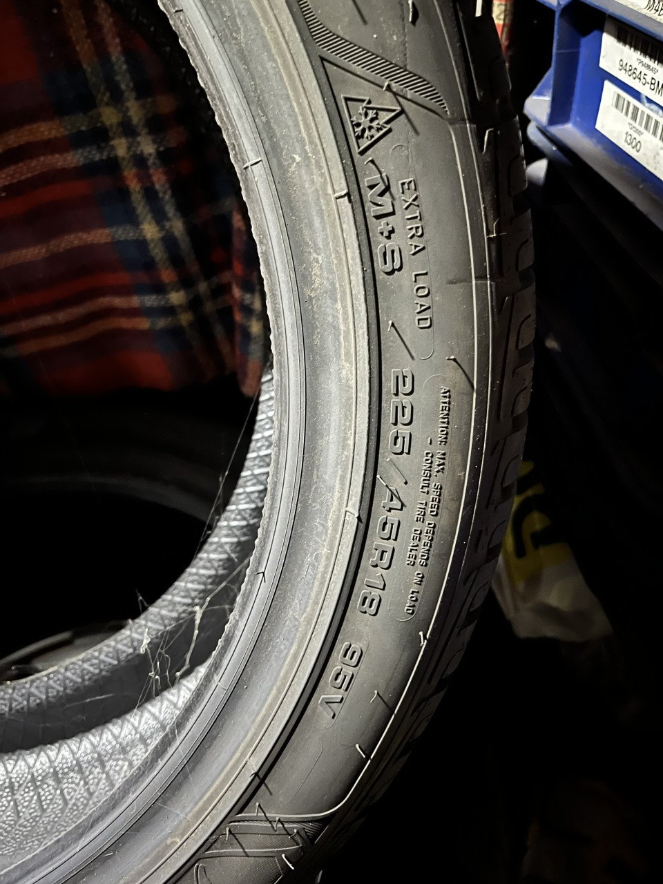 Winterbanden 225/45-18 GoodYear