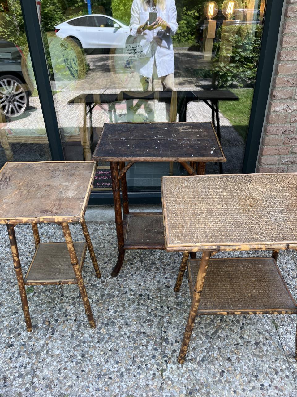Antieke rotan tafeltjes
