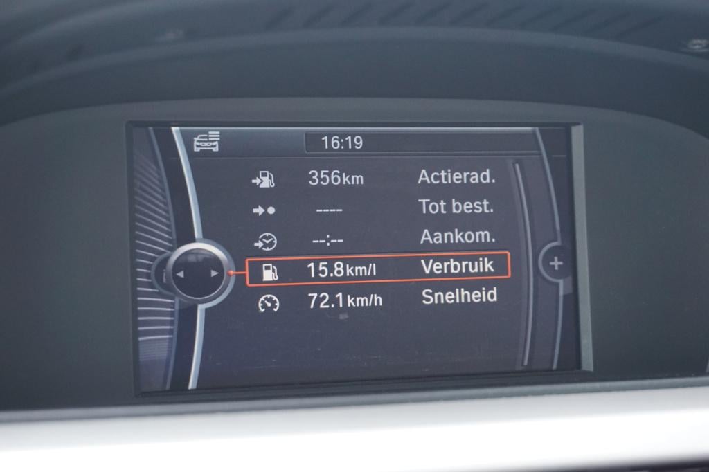 BMW 3-serie 318i corporate lease luxury line climate / navi / cruise / lede