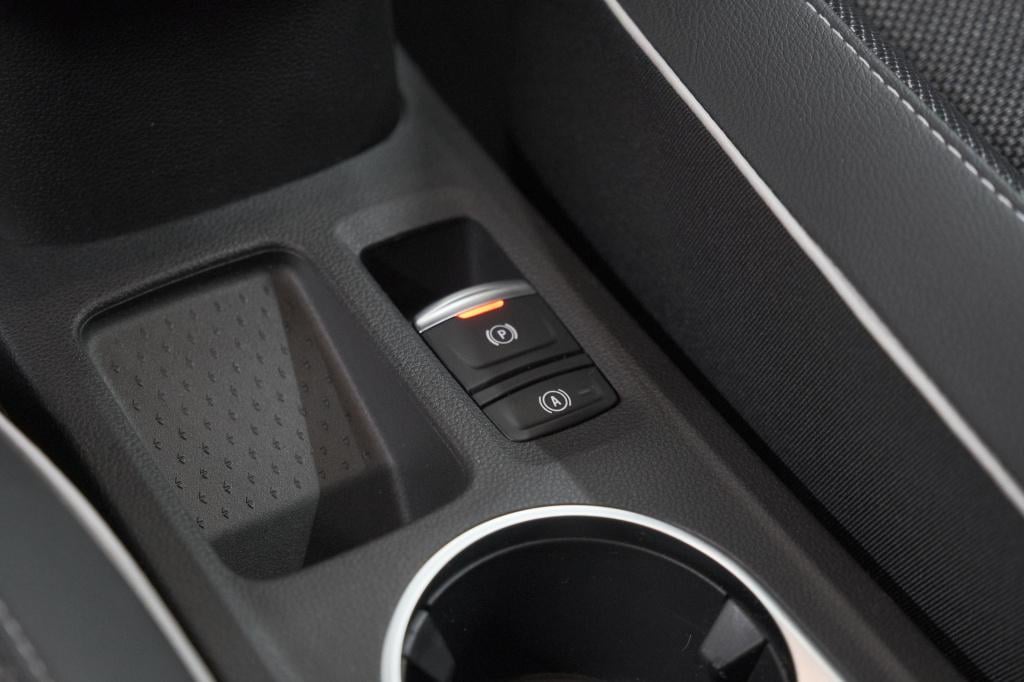 Renault Captur 1.6 e-tech hybrid 145 intens | trekhaak | camera | stoelverw