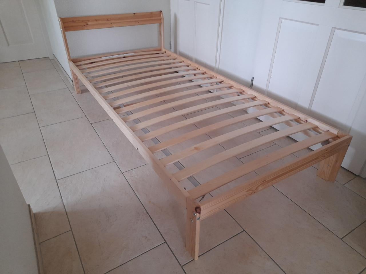 Ikea bed 90 x 200 (in goede nette staat )