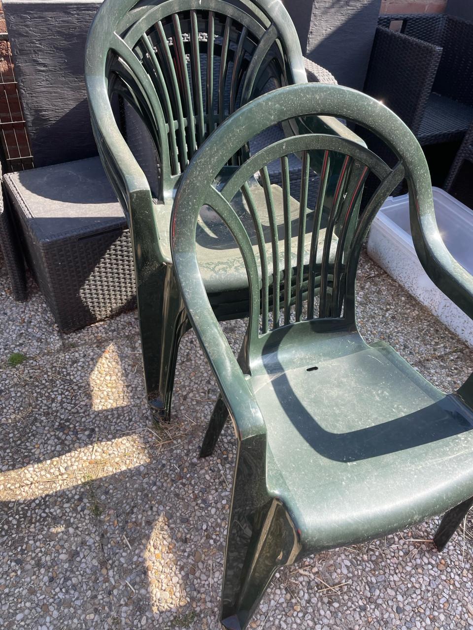 4 groene tuinstoelen stapel stoelen