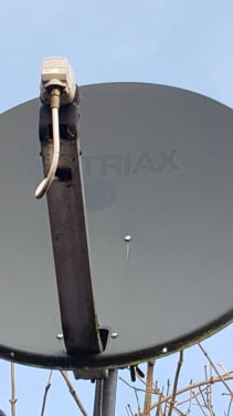 Triax sateliet schotel / antenne met LNB converter + stang + beugels