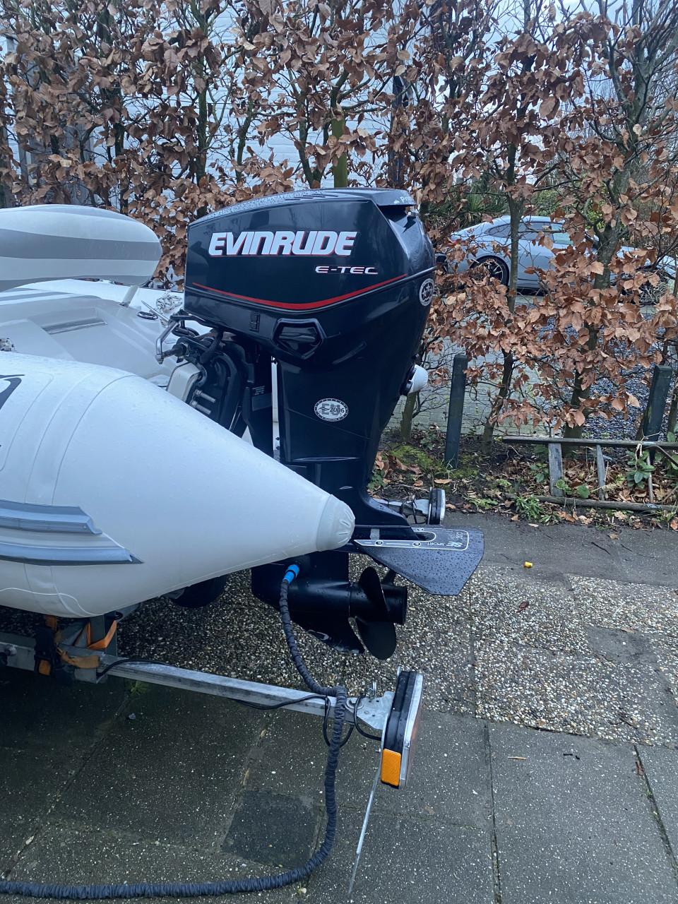 Zodiac Yachtline 420 met 40 pk evinrude E-TEC en RIBA trailer