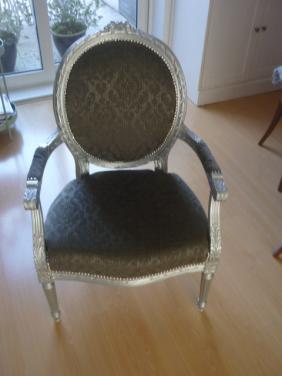 Stoeltje oud Hollands zwart met zilver kleuren