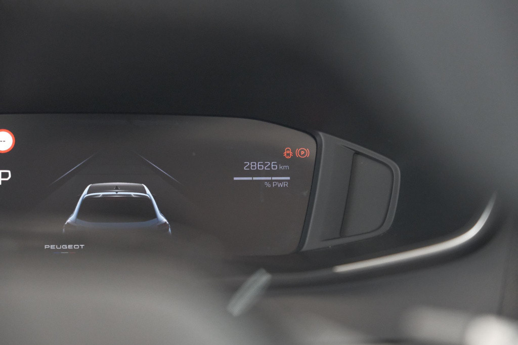 Peugeot 208 hybrid 100 e-dcs6 allure | camera | apple carplay | keyless ent
