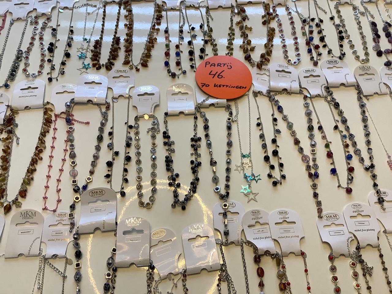 Partij mooie MKM Design kettingen. (Partij 46)