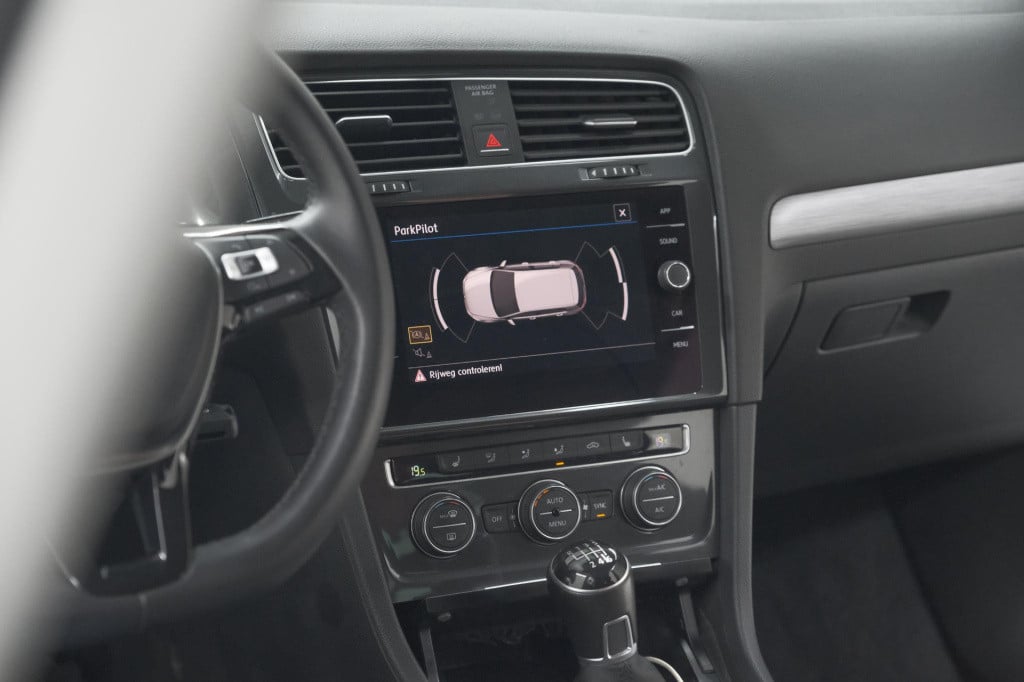 Volkswagen Golf 1.0 tsi 110pk highline | adaptieve cruise control | apple c