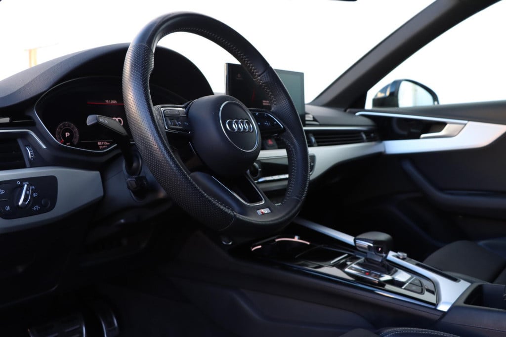 Audi A4 limousine 35 tfsi s edition 150pk s-tronic