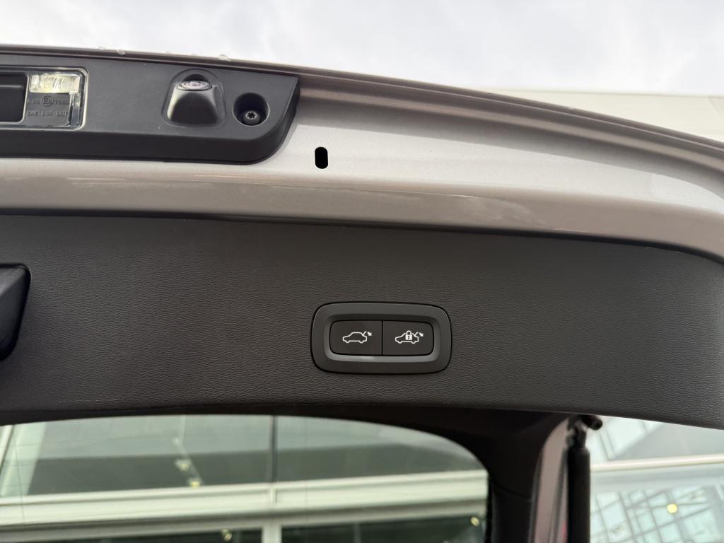 Volvo C40 recharge twin pro 408pk| panodak| 360camea| h&k sound