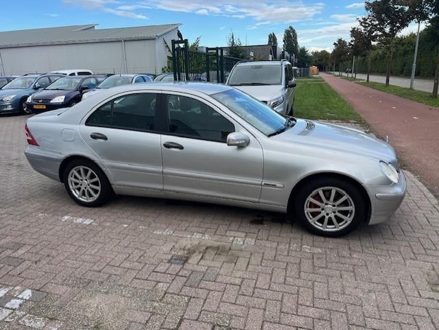 Mercedes-Benz C-Klasse 180 elegance