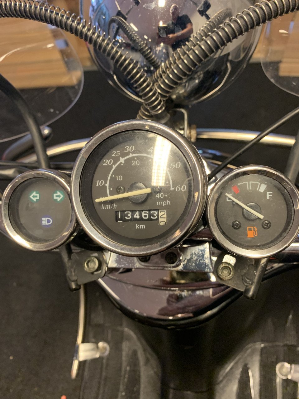 RETRO SCOOTER MET WINDSCHERM 25KM NU 595,= RIJKLAAR