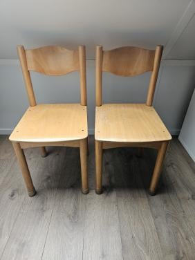Houten kinderstoelen, 2 stuks