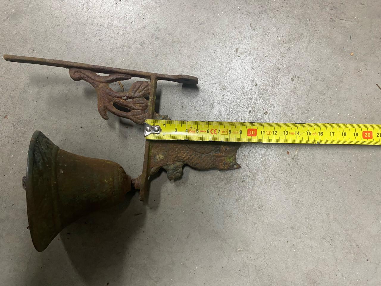 Vintage metalen bel met “UIL”