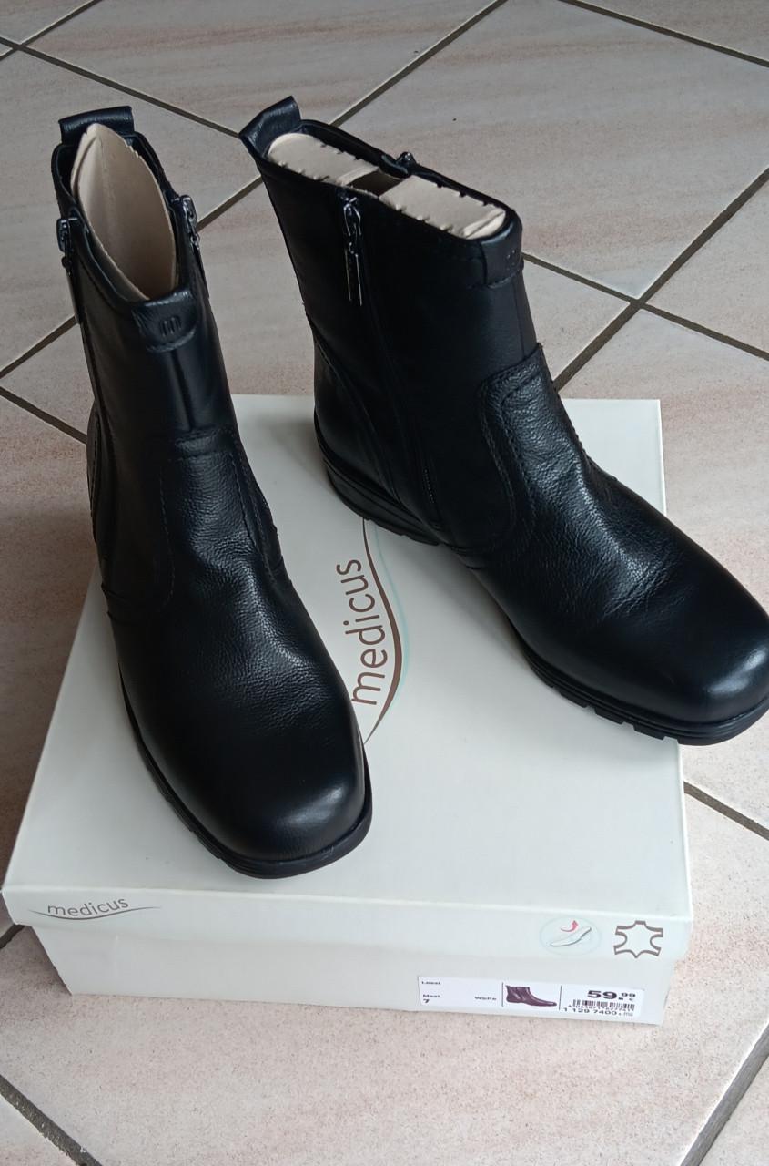 NIEUWE GEVOERDE DAMESLAARS