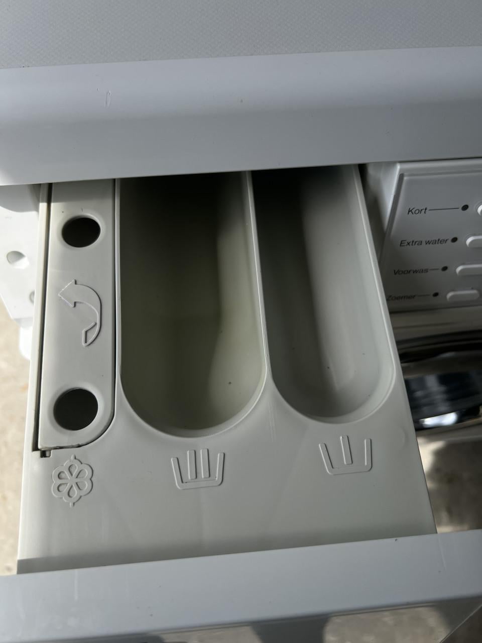 Miele wasmachine 6 kg. 1400 toren bijna niet gebruikt met bon en boekje