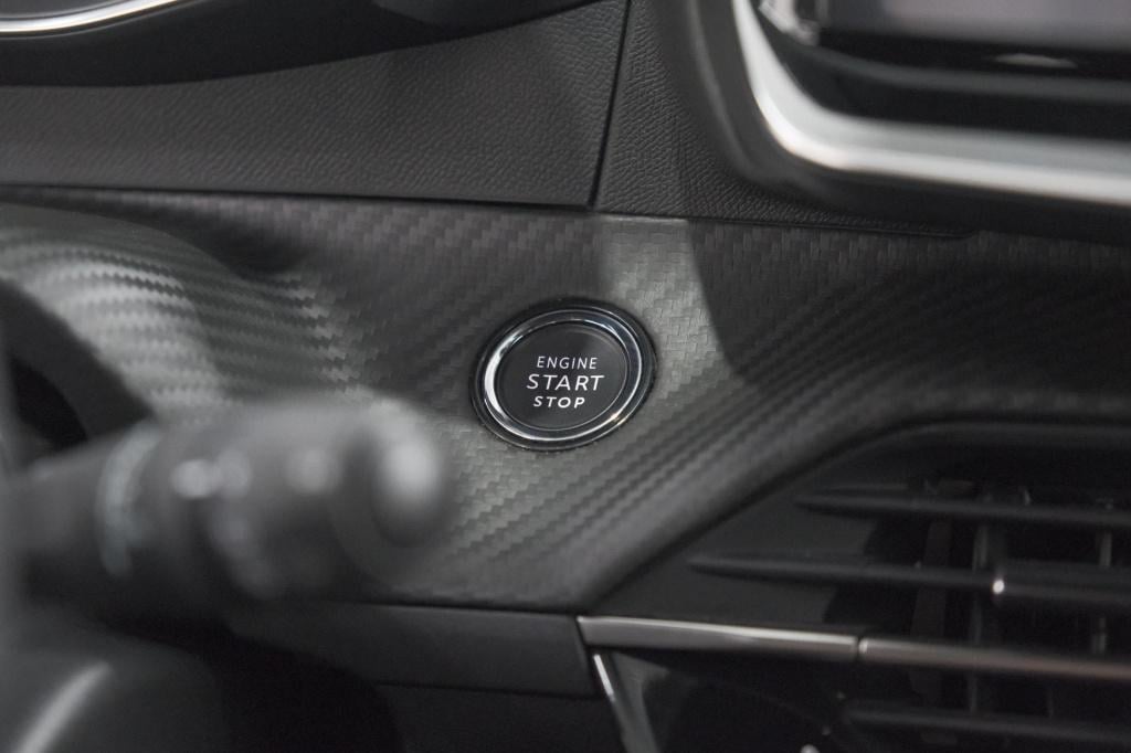 Peugeot 208 1.2 hybrid 145 e-dcs6 gt | alcantara pakket | camera | apple ca