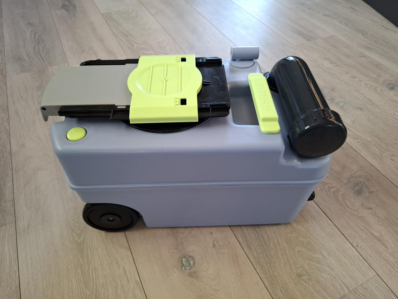 Cassette toilet thank Dometic nieuw.