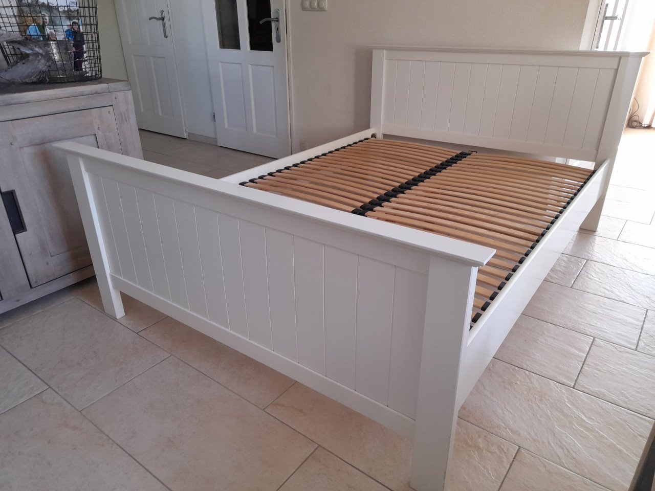 Wit bed 140 x 200 (in goede staat )140 x 200