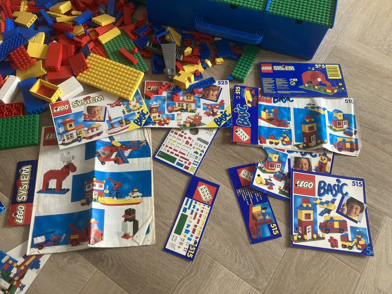 Lego met opbergbakken en boekjes