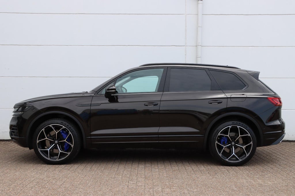Volkswagen Touareg 3.0 tsi ehybrid 4motion elegance black style 380pk tiptr