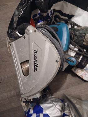 Makita SP6000 invalcirkelzaag met een vermogen van 1300W