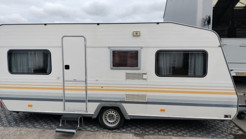 Knaus Sudwind 485 TU met voortent