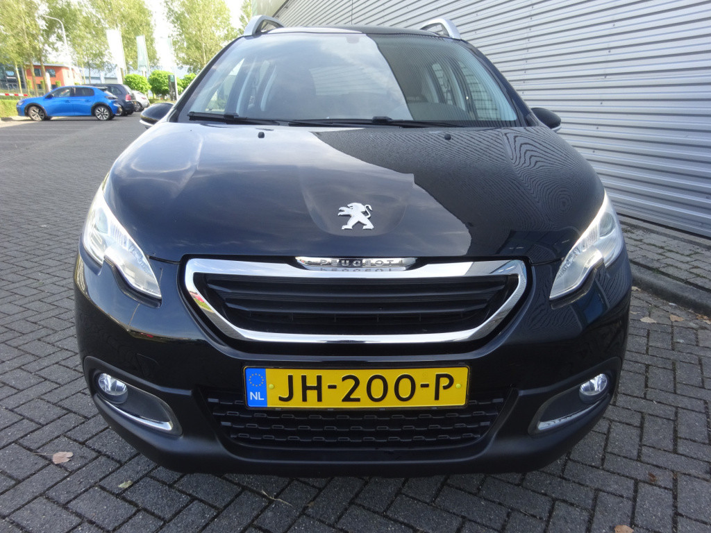 Peugeot 2008 1.2 puretech active panoramadak / trekhaak / navigatie