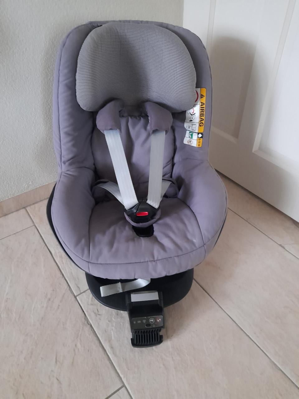 Maxi cosi pebble set met iso fix van 0/9 mnd en 9/18kg (in goede nette st.
