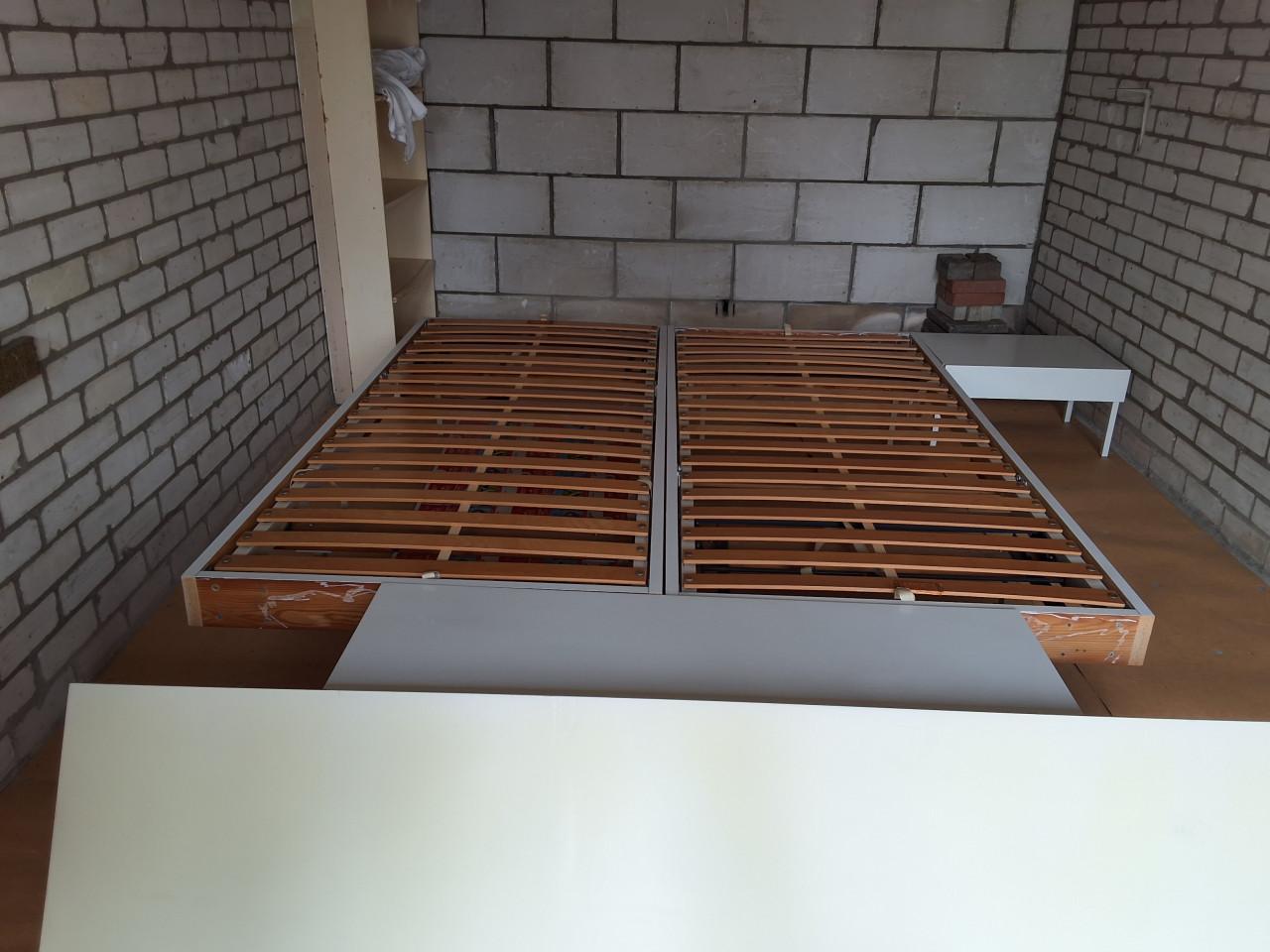 Gratis aupingbed 160x 200cm met handverstelbare lattenbodems