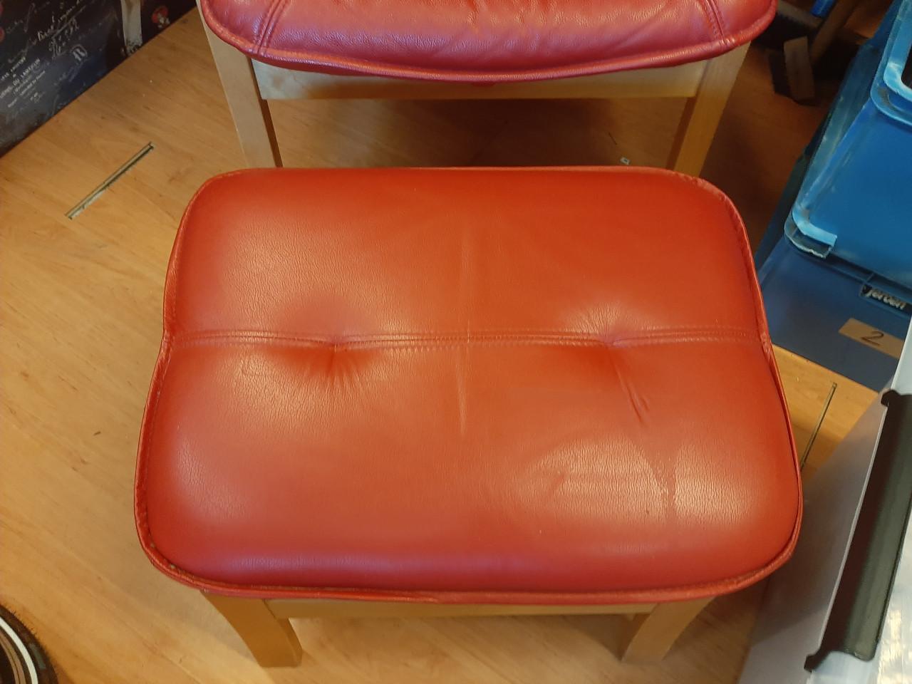 Hele mooie relaxaxstoel met voetenbankje