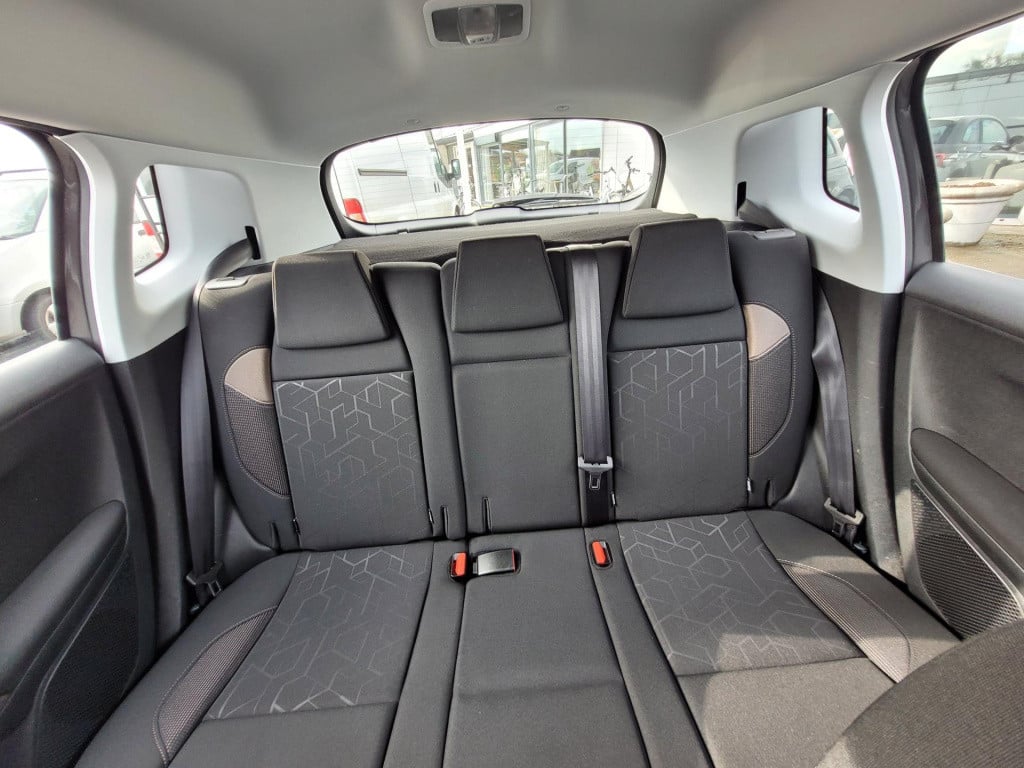Peugeot 2008 1.2 vti active