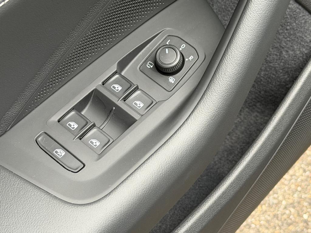 Volkswagen Passat variant 1.5 ehybrid business | trekhaak | alcantara | hea