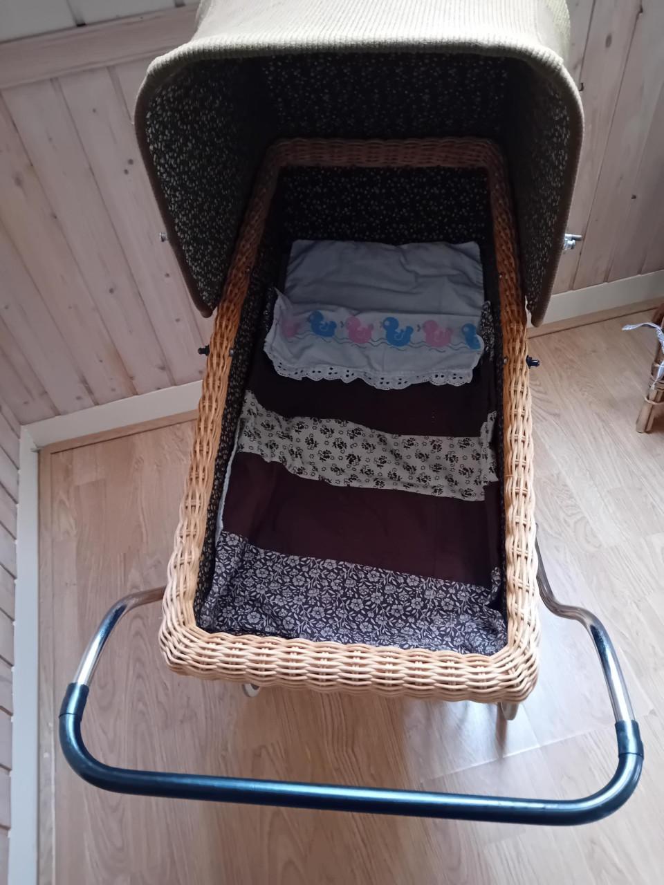 Poppenkinderwagen en poppen wandelwagen