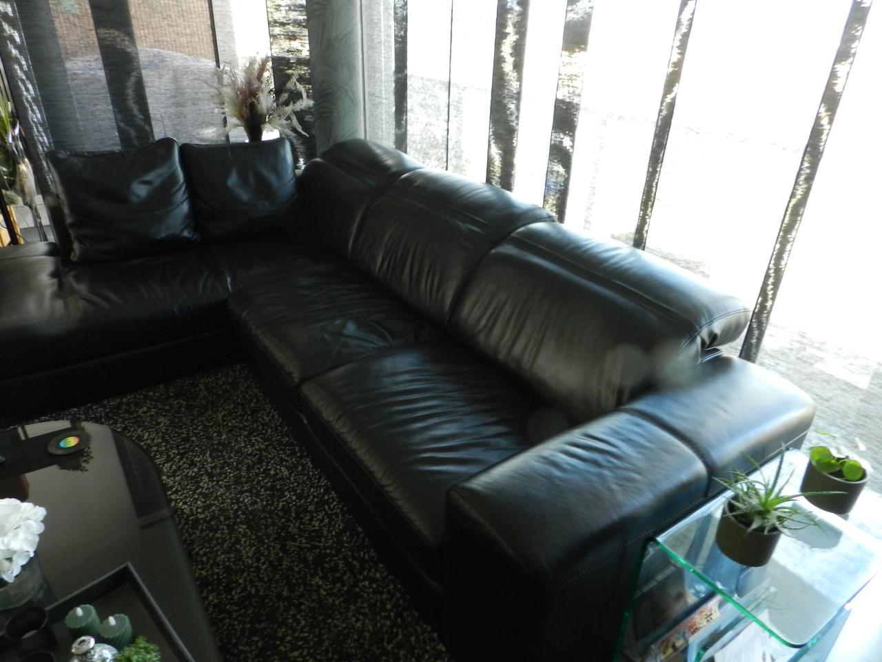 HOEKBANK MONTEL met lounge gedeelte leer