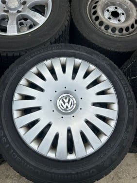 VW STALEN VELG WIELDOPPEN 16 INCH MET CONTINENTAL WINTERCONTACT BANDEN