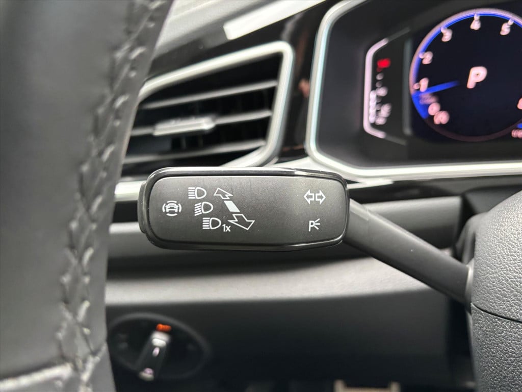 Volkswagen T-roc 1.5 tsi 150pk 7-dsg r-line|dode hoek|carplay| elek klep| r