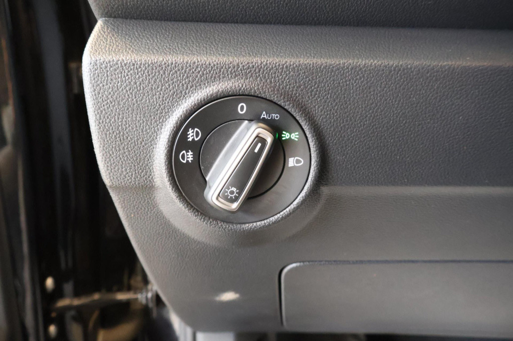 Volkswagen T-roc 1.5 tsi style nl auto, acc, appconnect, trekhaak.