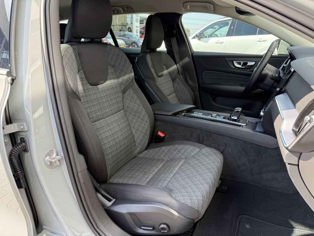 Volvo V60 b3 aut7 163pk essential ed| adap.cruise| camera| stoel.verw