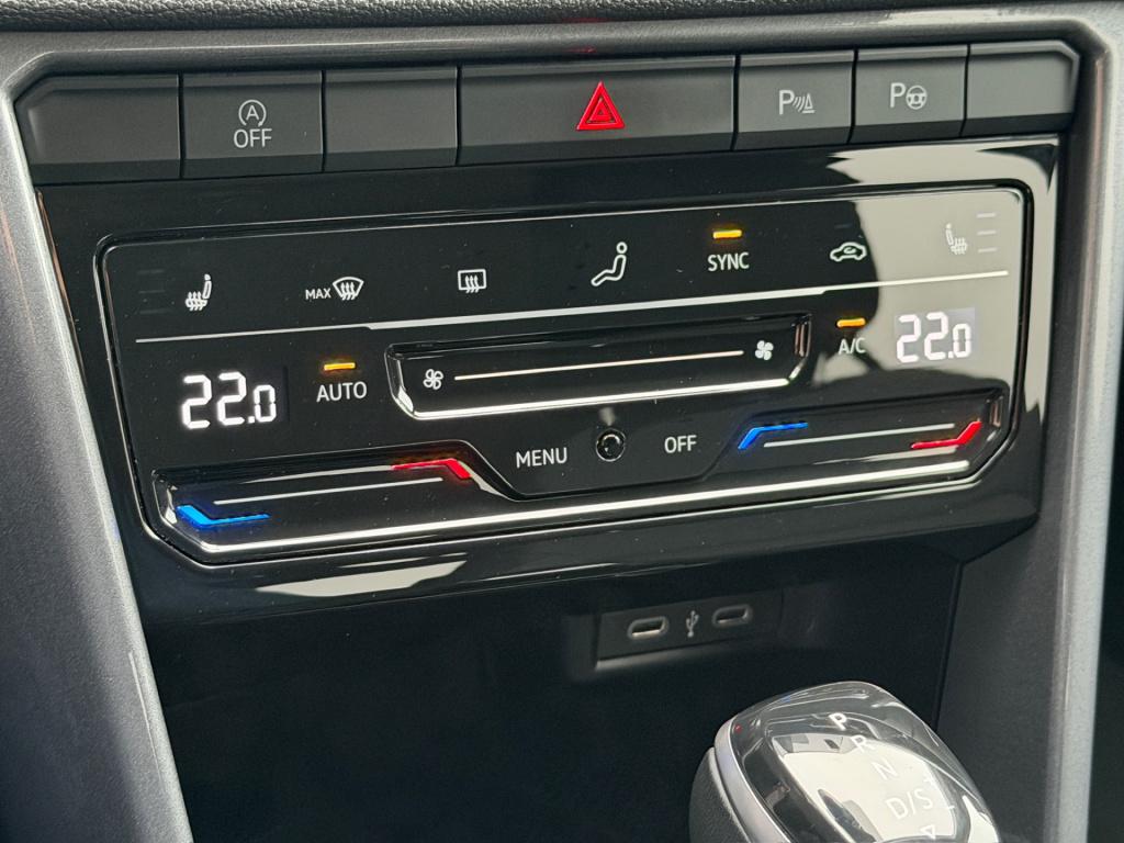 Volkswagen T-roc 1.5 tsi 150pk dsg style | trekhaak | navi | iq light | ada